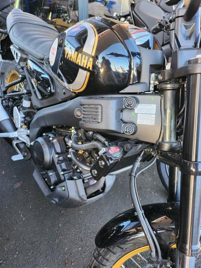YAMAHA XSR 125 full black SERIE LEGACY