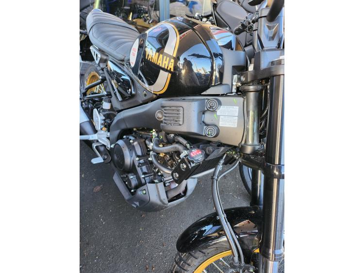 YAMAHA XSR 125 full black