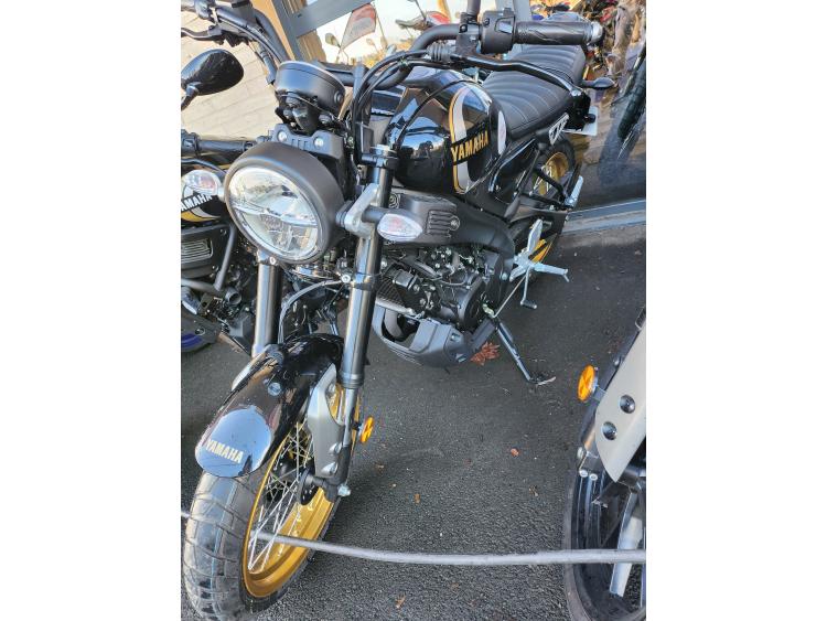 YAMAHA XSR 125 full black