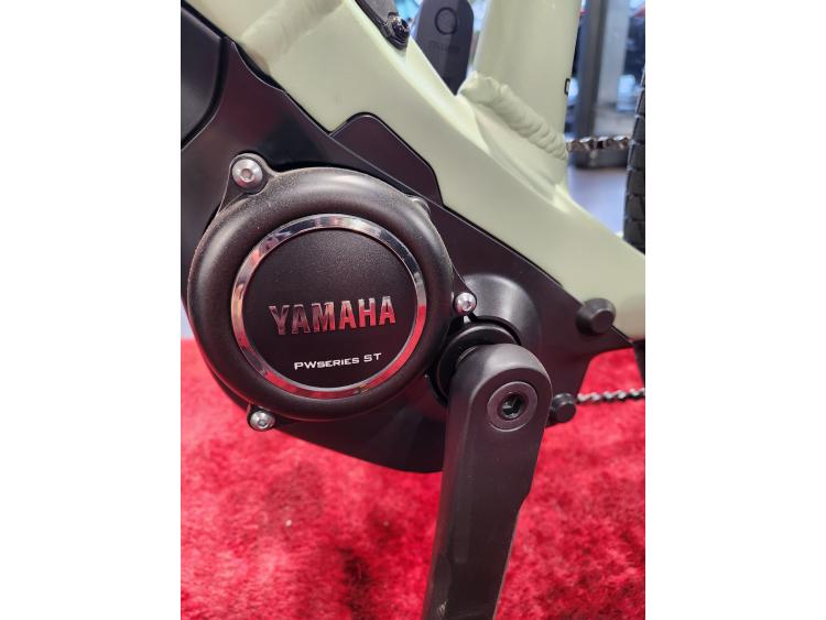 VELO YAMAHA AVEC ASSISTANCE ELECTRIQUE CROSS CORE VTC VAE