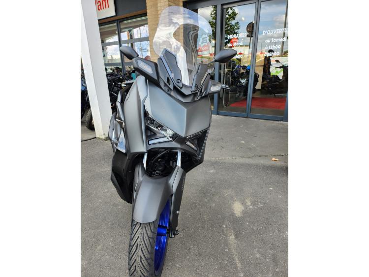 YAMAHA XMAX 125
