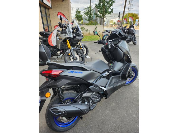 YAMAHA XMAX 125