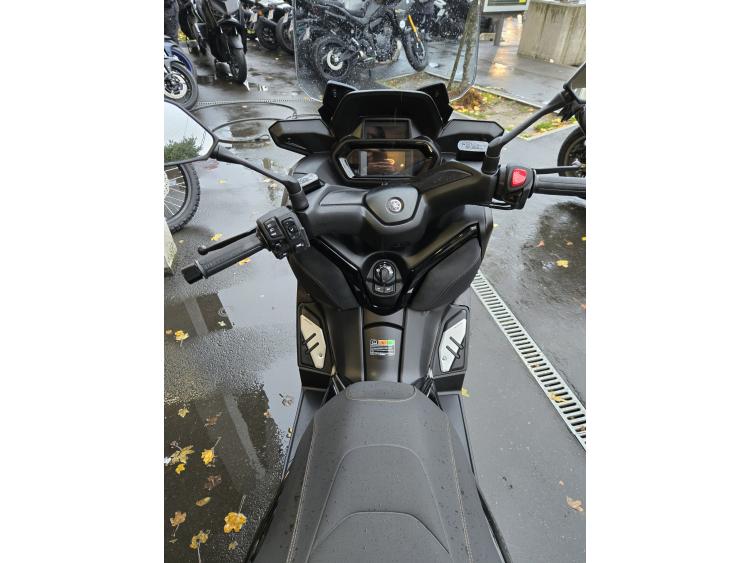 YAMAHA XMAX 300 Tech Max MAGMA PERMIS A2