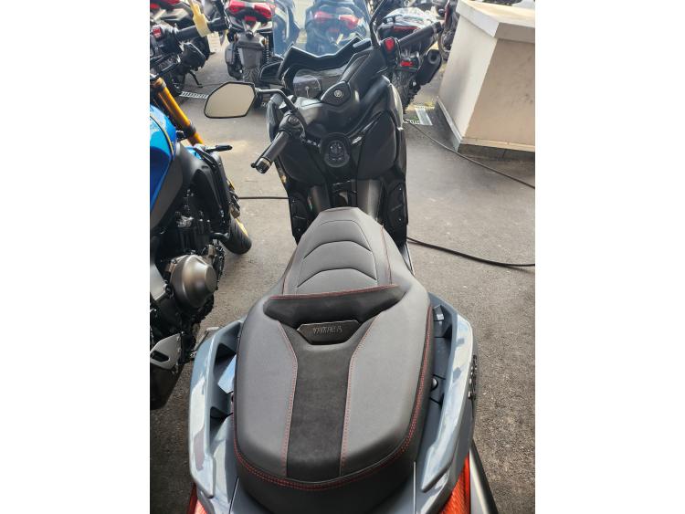 YAMAHA XMAX 300 Tech Max