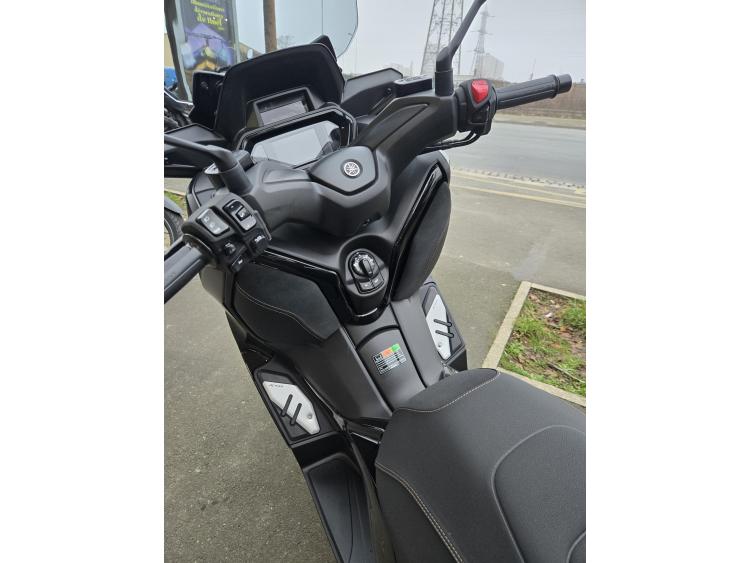 YAMAHA XMAX 300 Tech Max MODELE 2024 PERMIS A2