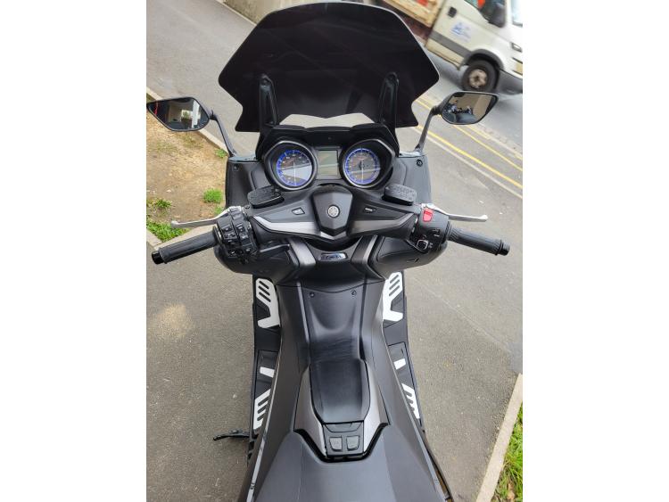 YAMAHA XP T-MAX 560 TECH MAX GRIS NARDO