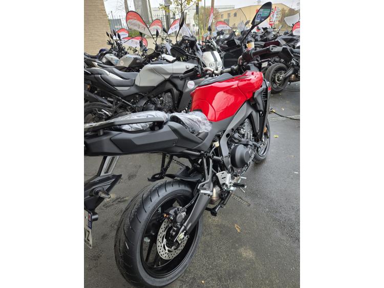 YAMAHA TRACER 9 ROUGE DISPO EN SMX NOIRE MOTO EN FULL PERMIS A 