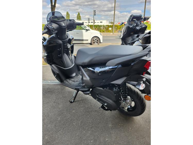 YAMAHA RayZR 125