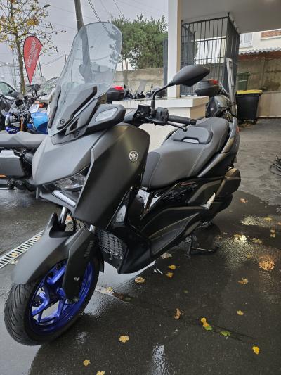YAMAHA XMAX 300 STANDARD ICON BLACK 2025 PERMIS A2