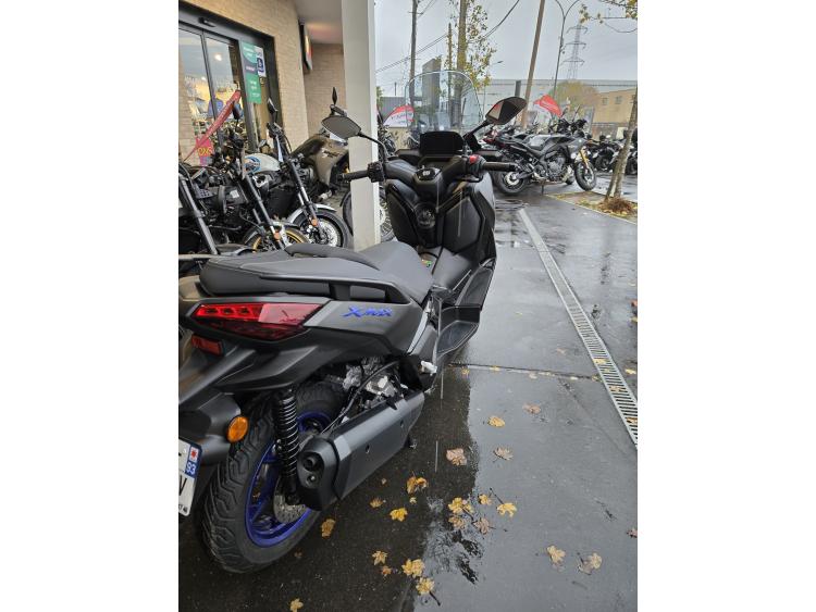 YAMAHA XMAX 300 STANDARD ICON BLACK 2025 PERMIS A2