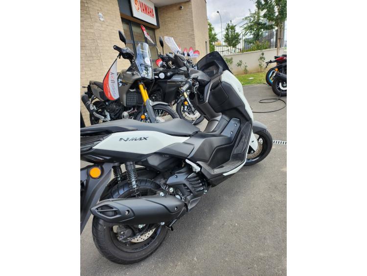 YAMAHA NMAX 125