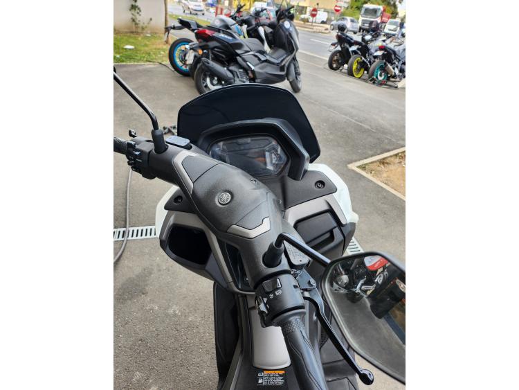 YAMAHA NMAX 125