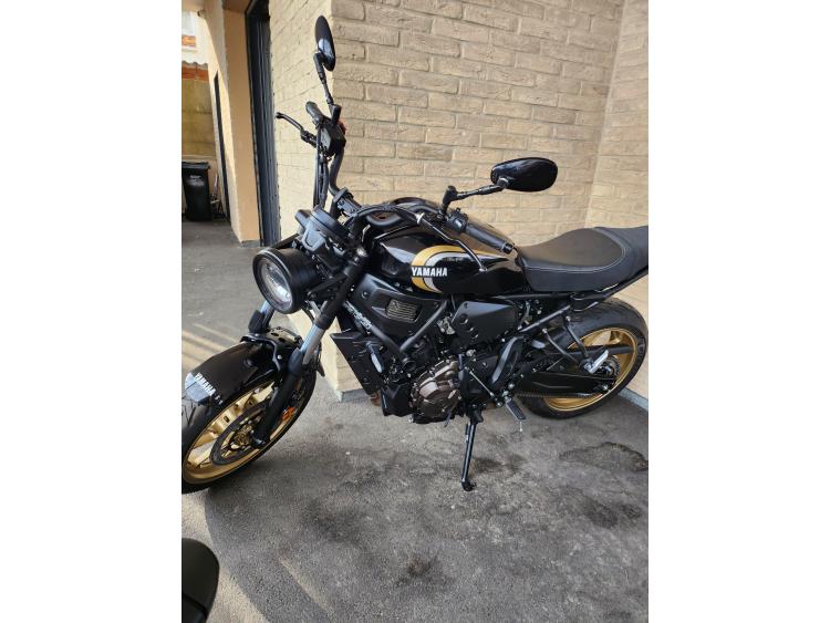 YAMAHA XSR 700 35KW noir SMX bridée A2